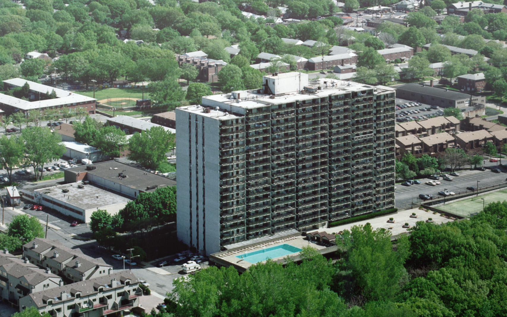Fort Lee Garage, Roof + Plaza